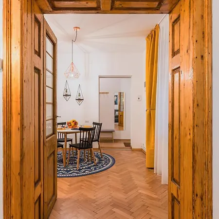 Garden Hideout - Central Apartment Braşov Extérieur photo