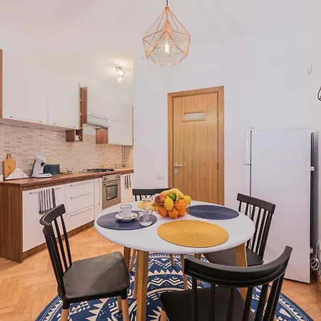 Garden Hideout - Central Apartment Braşov Extérieur photo
