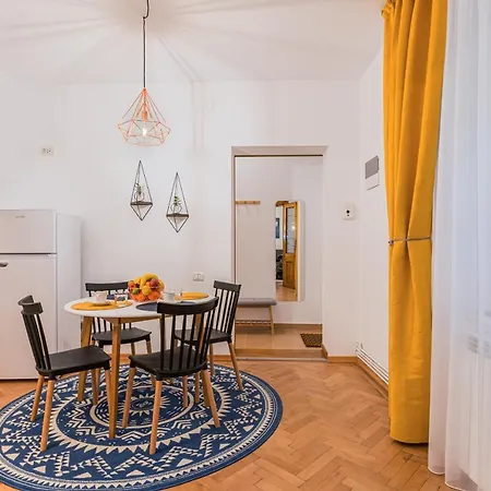 Garden Hideout - Central Apartment Braşov Extérieur photo