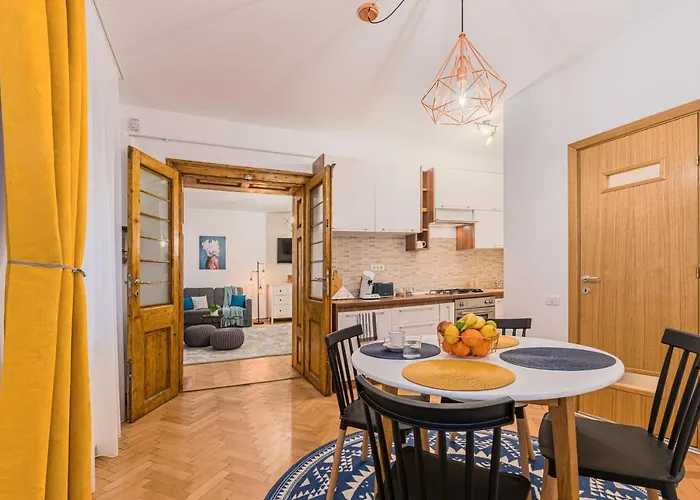 Garden Hideout - Central Apartment
